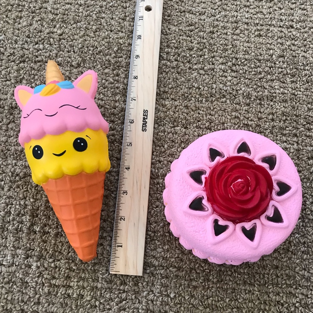 Squishes 1 cake and 1 ice cream cone